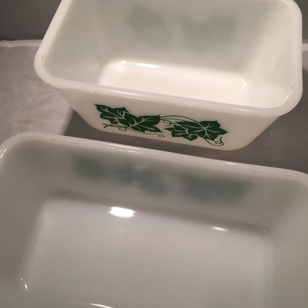Set of 2 vintage glass loaf or casserole dishes‎
